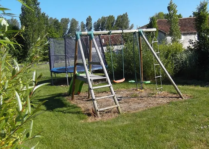 D'hotes Et Du Chateau De Clauzuroux 3*